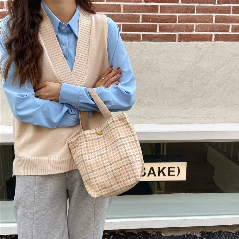 08181 Japanese-style woolen checkered bento bag, ins Korean-style handbag, fresh women's walking lunch box, small handbag wholesale details Picture