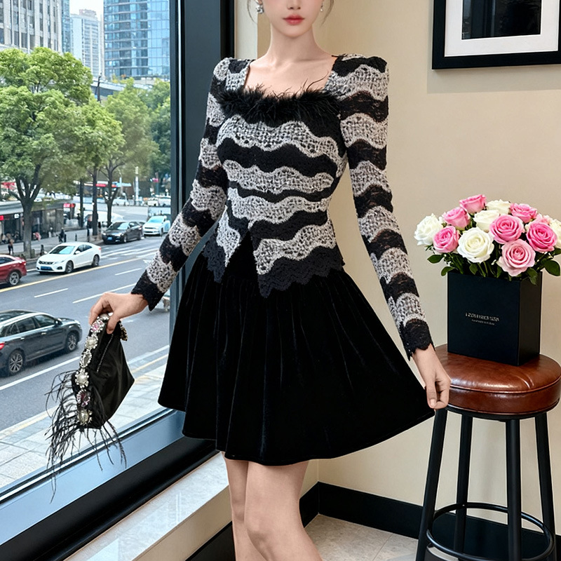 Váy phồng chữ A cổ vuông ren nối viền — đen