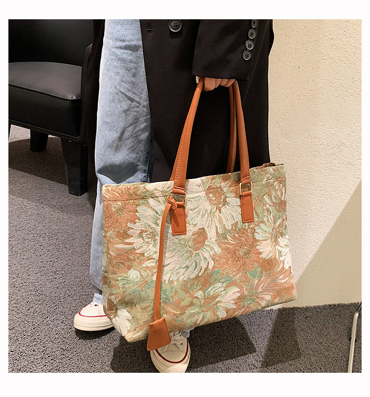 2021 new fashion embroidery shoulder bag autumn and winter texture commuter tote bagpicture2