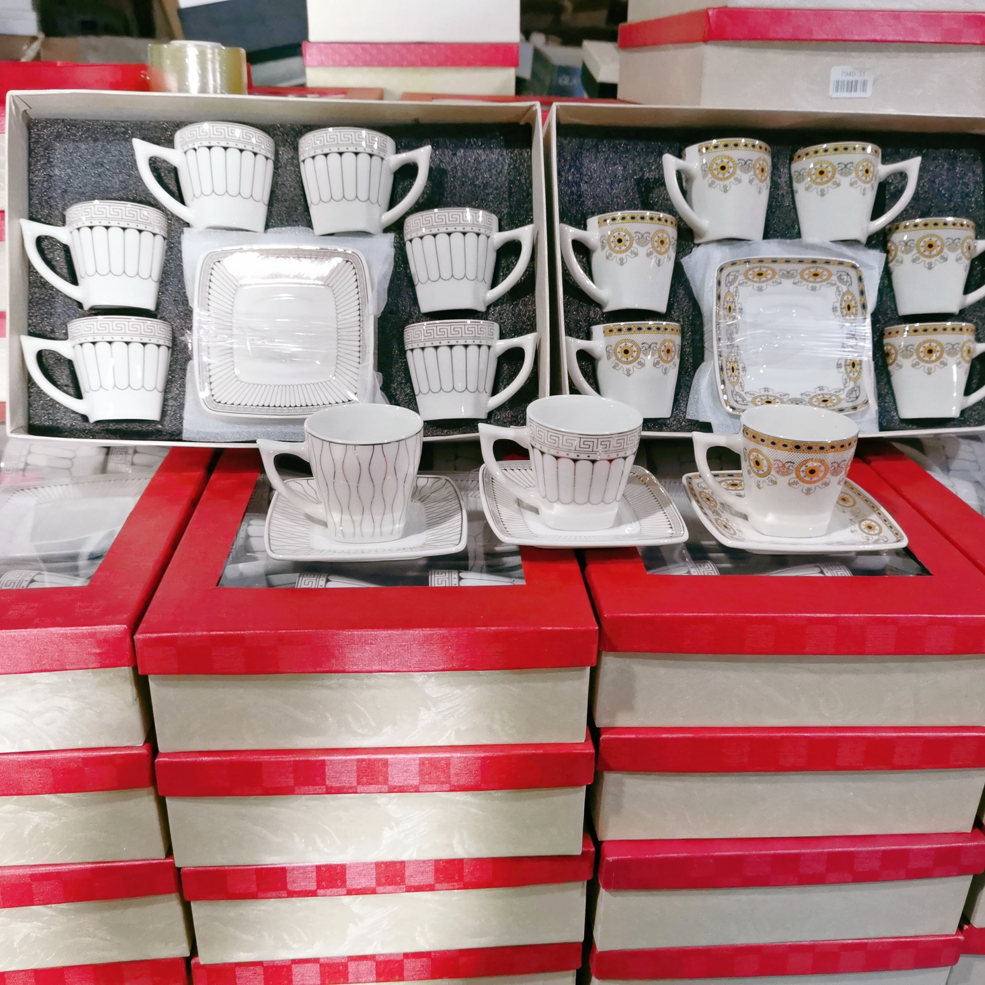 Oriente Medio concentrado de cerámica taza de café y platillo traje de pintura de oro gran pared lado pequeña capacidad 125ml taza de café 6 piezas conjunto venta al por mayor