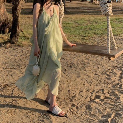 V-neck halter strap dress for women 2025 summer fashionable new long dress beach vacation backless long skirt