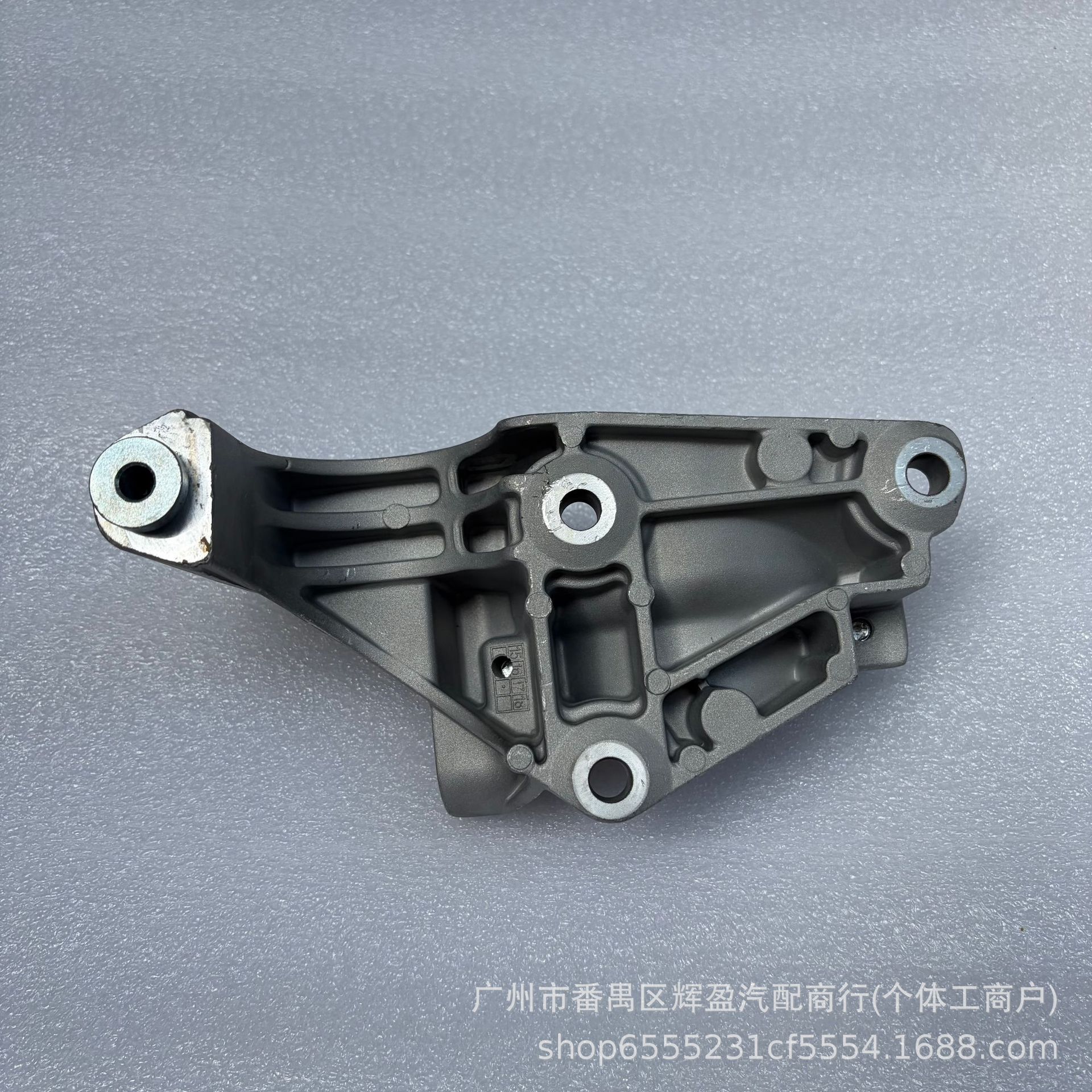 LR024760 LR105649, suitable for Land Rover Freelander 2, Discovery, and Range Rover, right front half-shaft base
