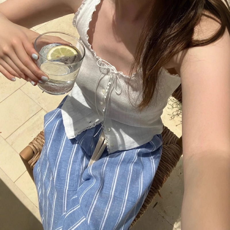 Now, Korean Bloggers Are Wearing the Same Niche Lace-Up Tank Top from Baima Jia, a Designer Brand That Makes Women Look Slim, in a Korean Style