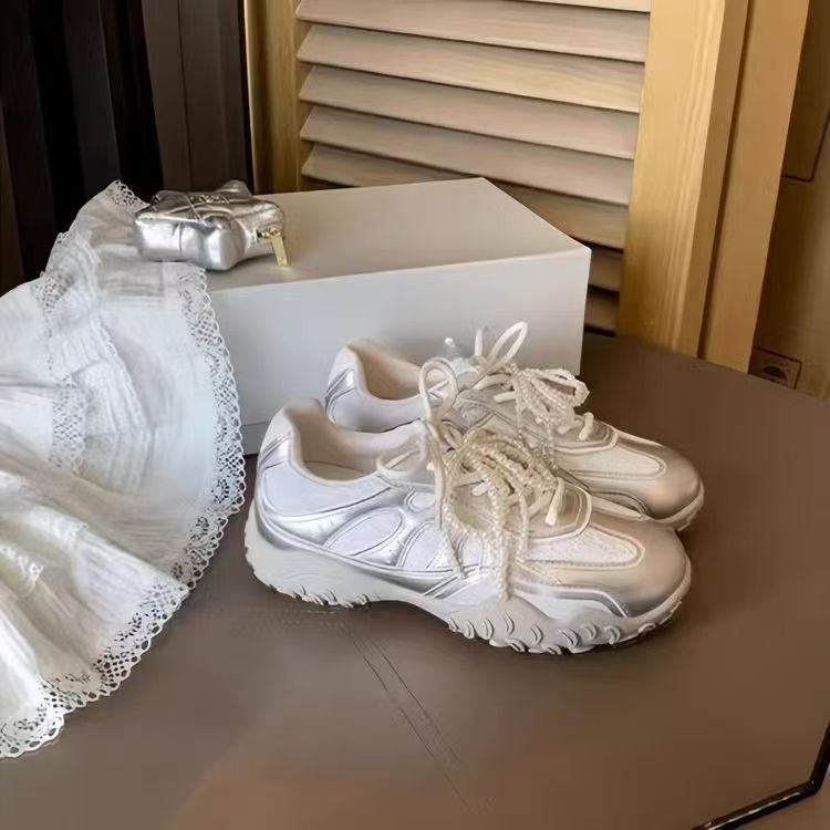 Aumente los zapatos de entrenamiento alemanes en 2025, zapatos Forrest Gump para mujer, deportes casuales, zapatos blancos, primavera y verano, nuevos zapatos plateados transpirables para correr