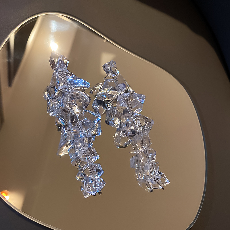 Großhandel Koreanische Unregelmäßige Acryl-eiswürfel-lange Ohrringe Nihaojewelry display picture 7