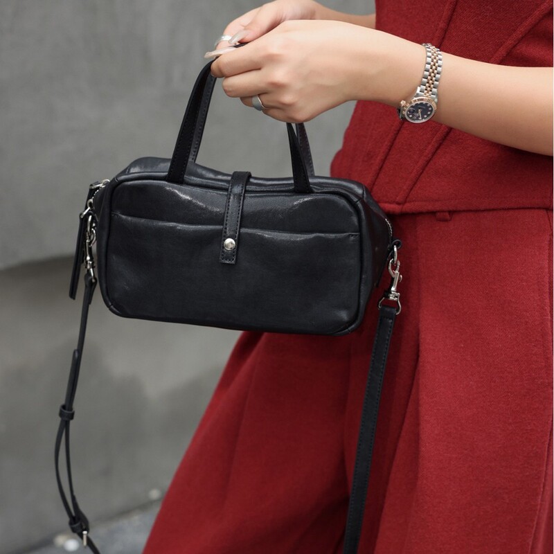 Niche Cowhide Handbag 2026 Summer New Style Shoulder Bag Simple Versatile Genuine Leather Pillow Bag Crossbody Women's Bag Niche Cowhide Handbag 2026 Summer New Style Shoulder Bag Simple Versatile Genuine Leather Pillow Bag Crossbody Women's Bag