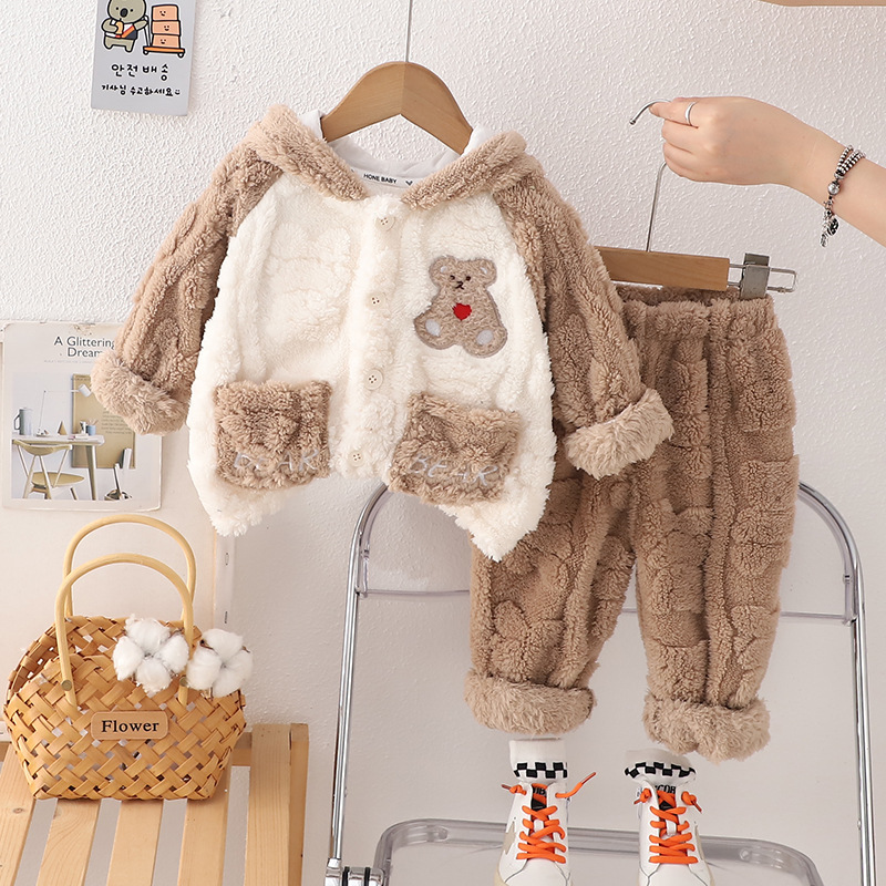 Traje de servicio a domicilio de otoño e invierno para niños 2024 nuevo estilo bebé lindo con capucha engrosado más pijama de terciopelo traje de dos piezas