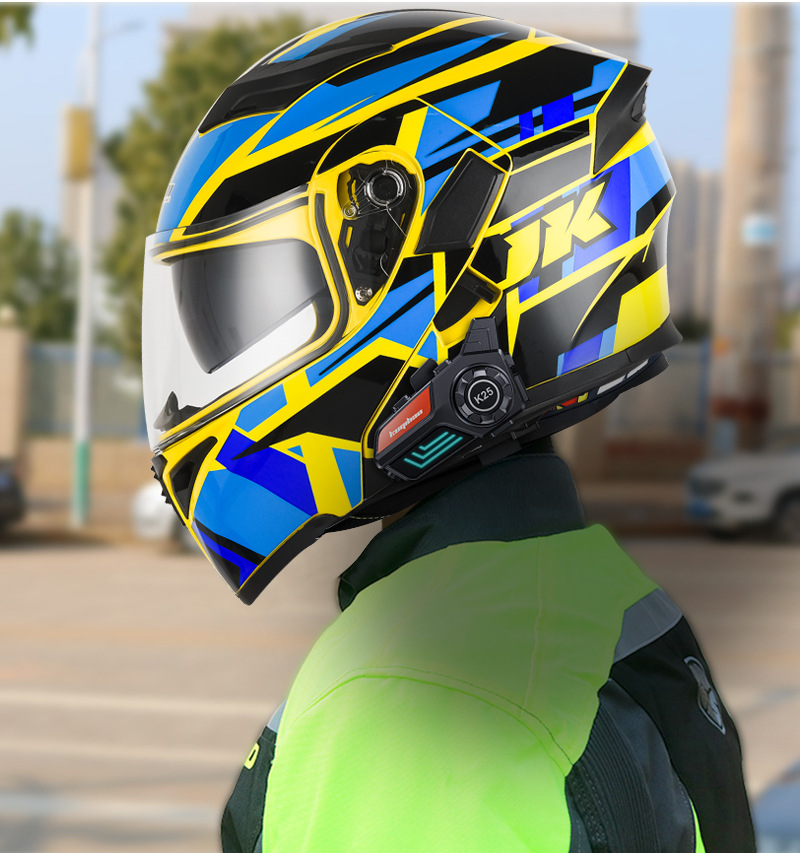 Fog-Resistant Dual-Lens Bluetooth Motorcycle Helmet