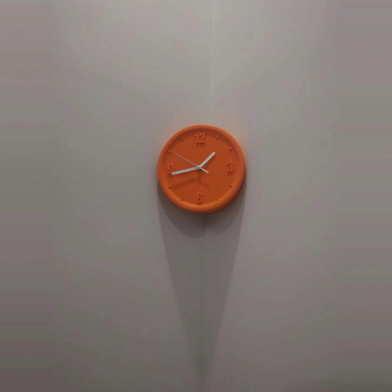 Tecnología de decoración de color sólido esquina simple perforación moderna sin arte digital agujero de pared reloj silencioso esquina de campana