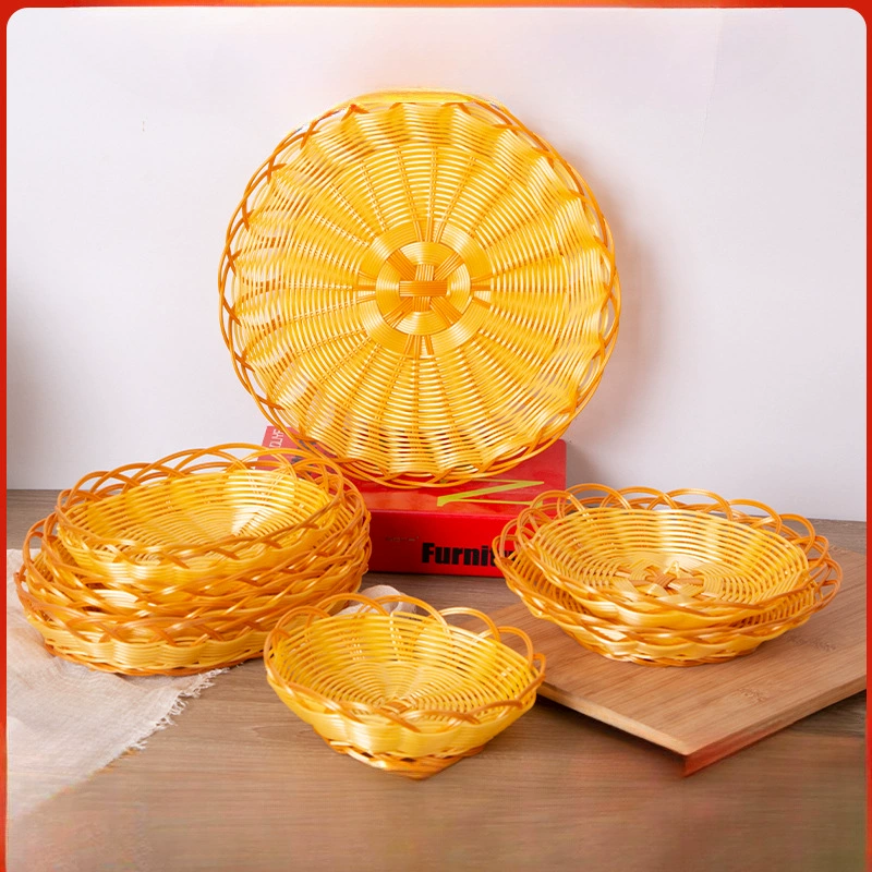 Пластиковая плетеная корзина с мясом и картофелем фри