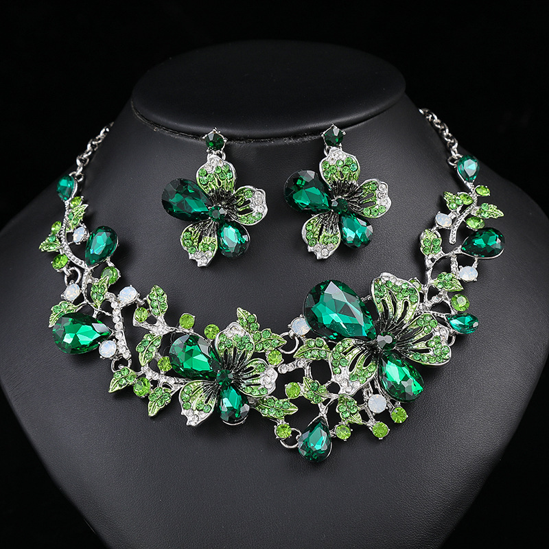 European and American style exaggerated retro necklace set for women, luxury crystal banquet dress accessories, clavicle chain