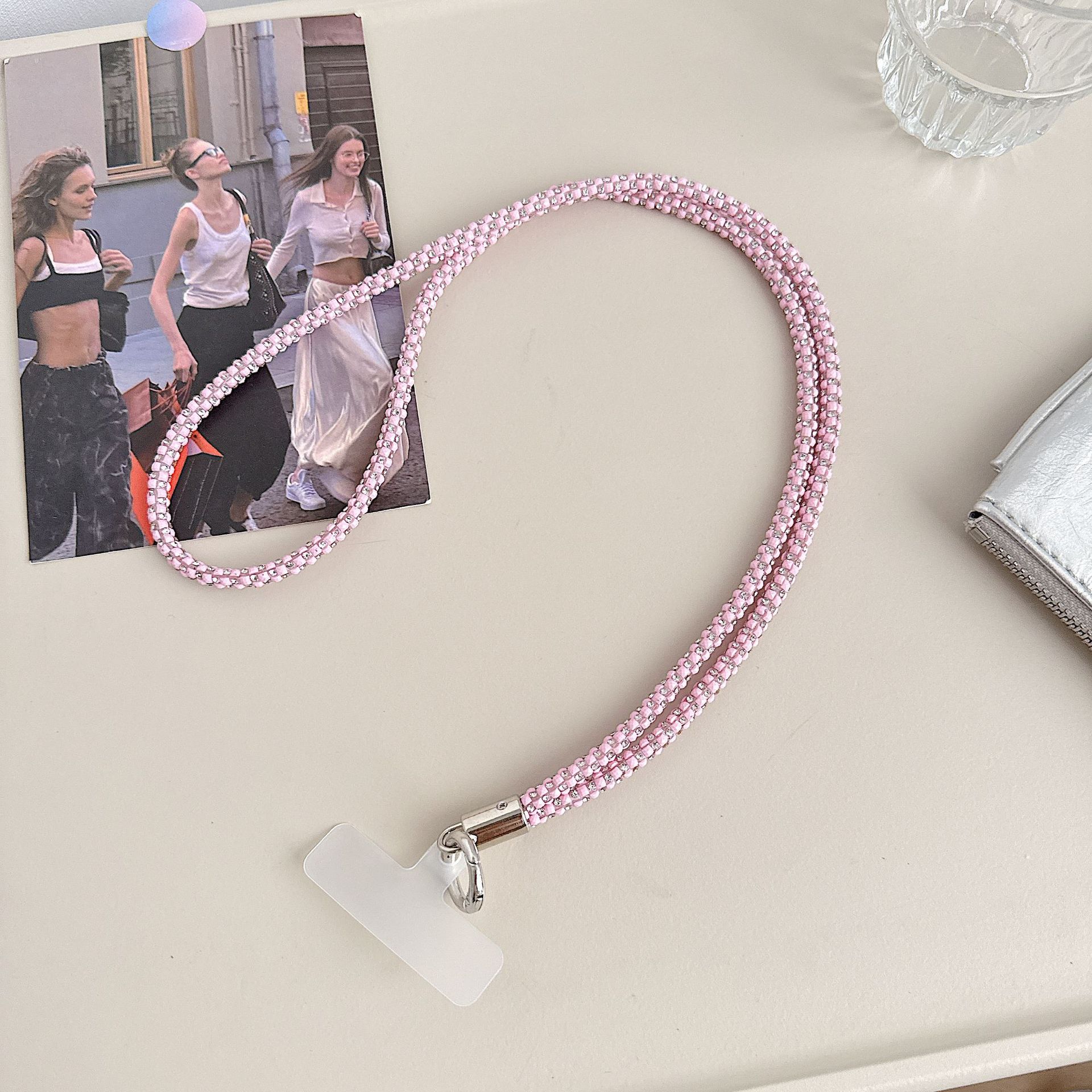 Cadena colgante de teléfono móvil de alta gama hecha a mano de boutique, sensación femenina de alta gama, lujo ligero, cadena colgante de diamante completo, cadena colgante de teléfono móvil de moda, sección larga y corta