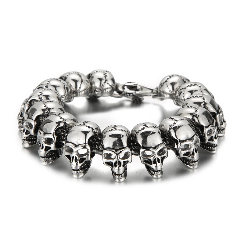 European and American hip-hop skull men's titanium steel bracelet creative personality smooth ghost head stainless steel hand jewelry European and American hip-hop skull men's titanium steel bracelet creative personality smooth ghost head stainless steel hand jewelry