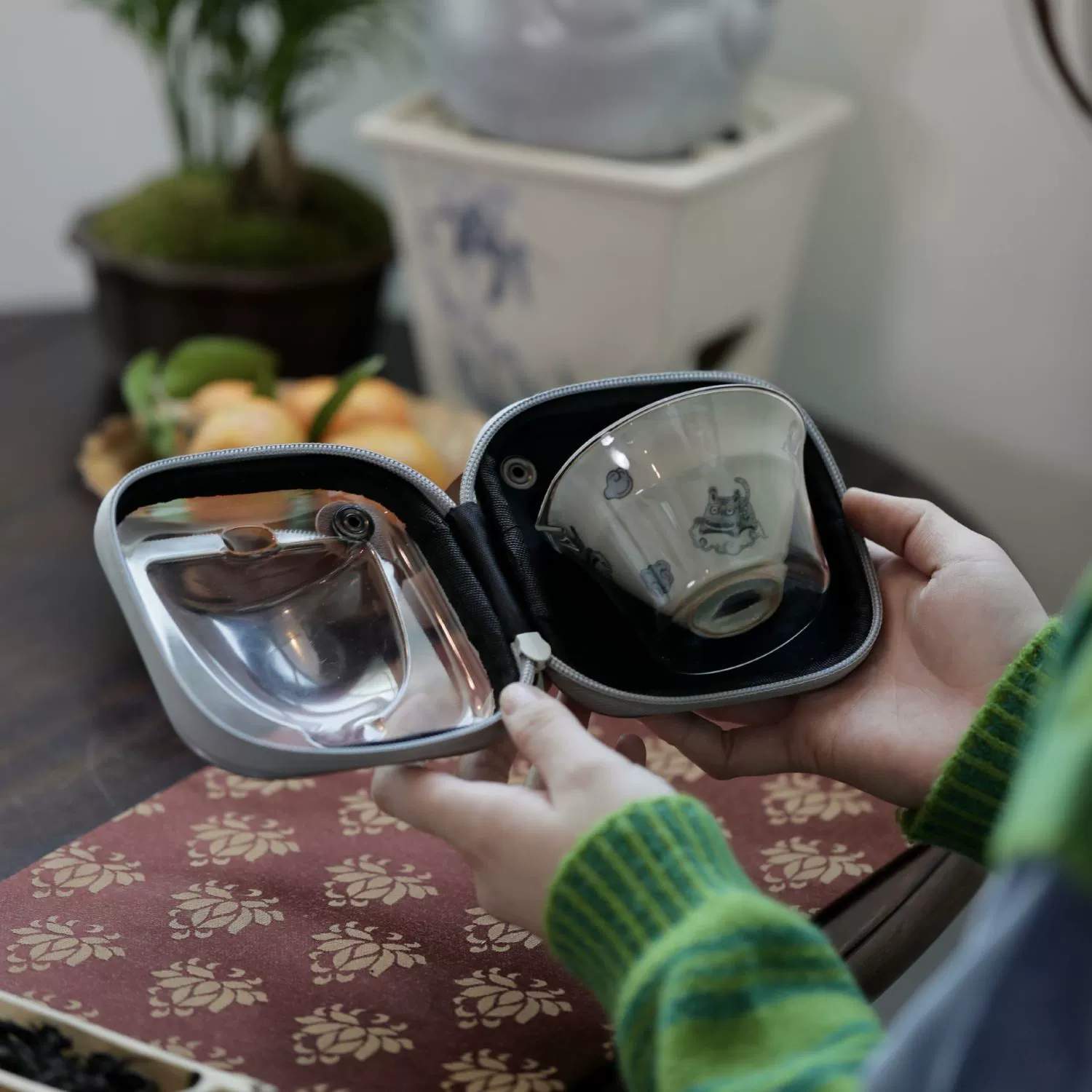 Стеклянный дорожный чайный набор с дизайном в виде тигра, портативная керамическая чашка для одного человека на открытом воздухе, одна кастрюля и две чашки от Gao Lingyue.