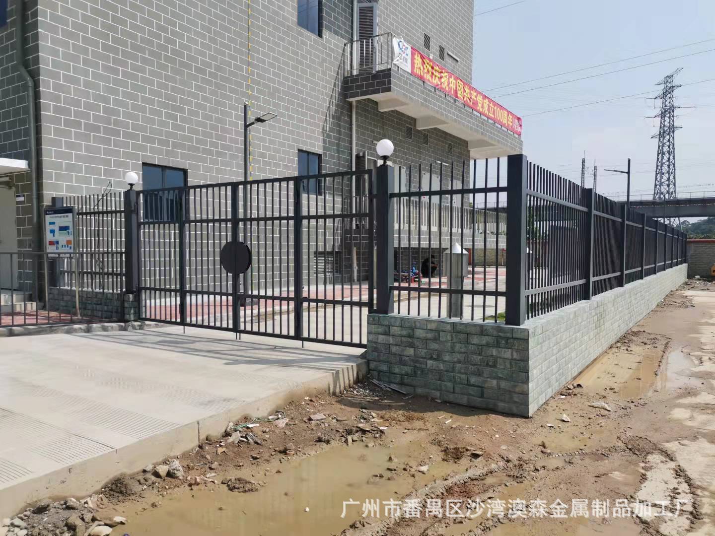 广州厂家制作折叠双开手动铁门小区入口手动四折镀锌方管铁艺大门-阿里巴巴