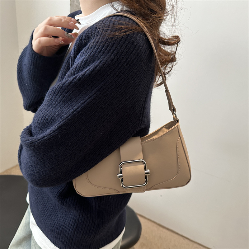 Versión coreana del bolso de axila de alta gama, popular de este año, bolso de palo francés de estilo occidental, diseño de nicho, bolso de hombro de temperamento de moda, viaje