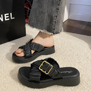 Foreign trade popular 2024 new slippers women's summer wear thick bottom non-slip fashion buckle sandals women's shoes cross-border
