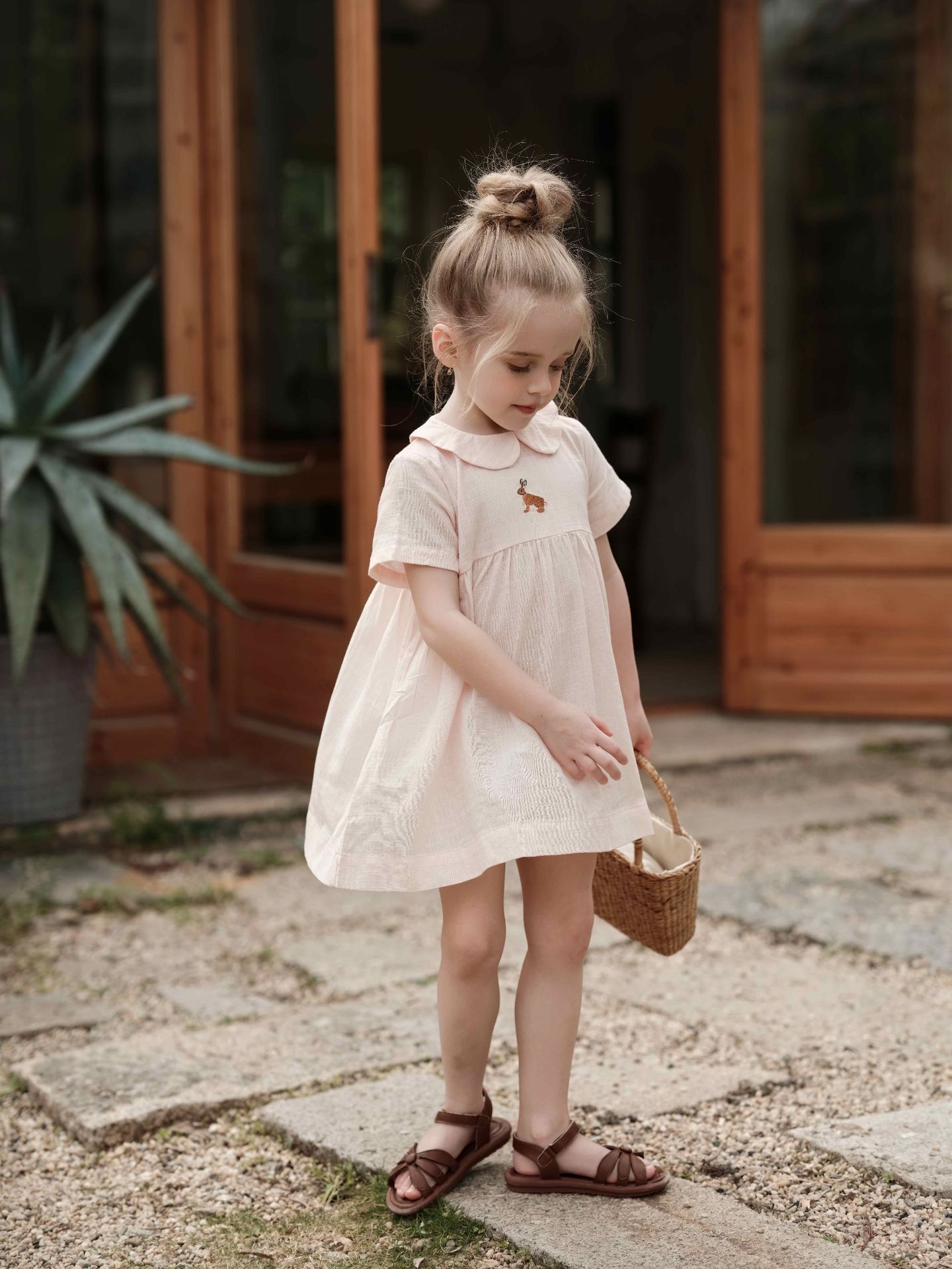 Vestido niña de algodón y lino bordado a mano con cuello_voghion.com