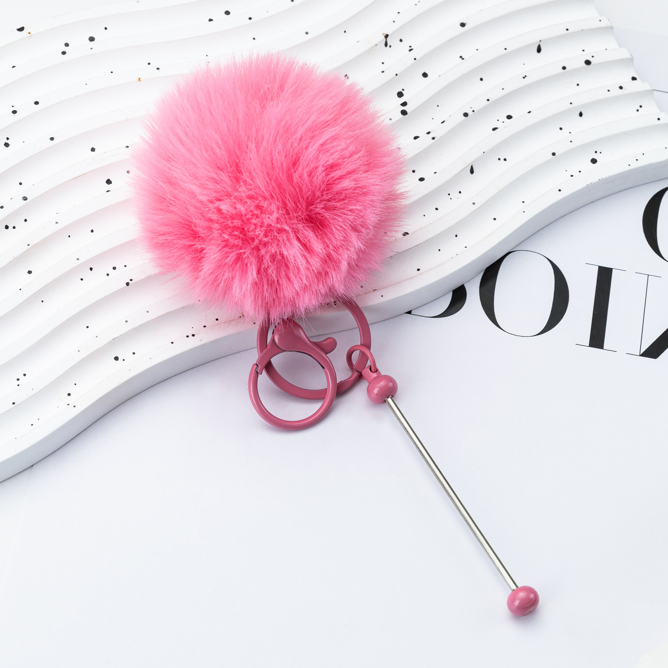 Nuevo DIY cuentas bola de peluche creativo colgante de peluche colgante de llaves de belleza corazón de peluche llaves de peluche