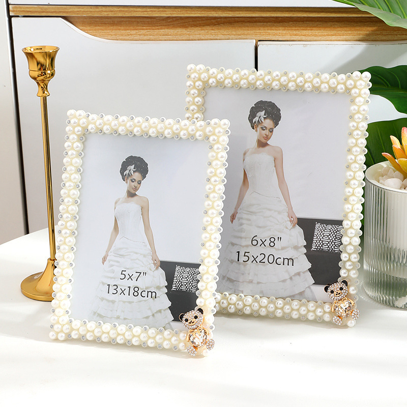 European-style light luxury picture frame with pearl inlay acrylic heart-shaped teddy bear children's picture frame, wedding photography studio display stand wholesale