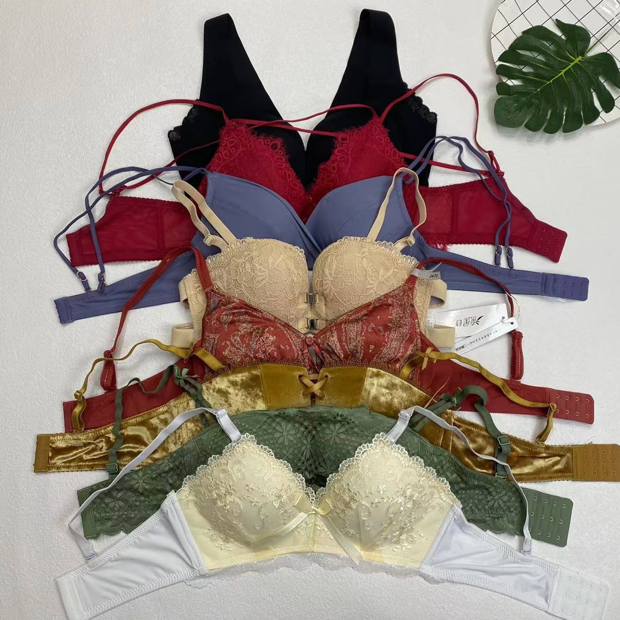 Liquidación de inventario a bajo precio, modelos diversos de alta calidad, nuevos estilos explosivos, sujetadores de mujer populares en línea, ropa interior, mujeres