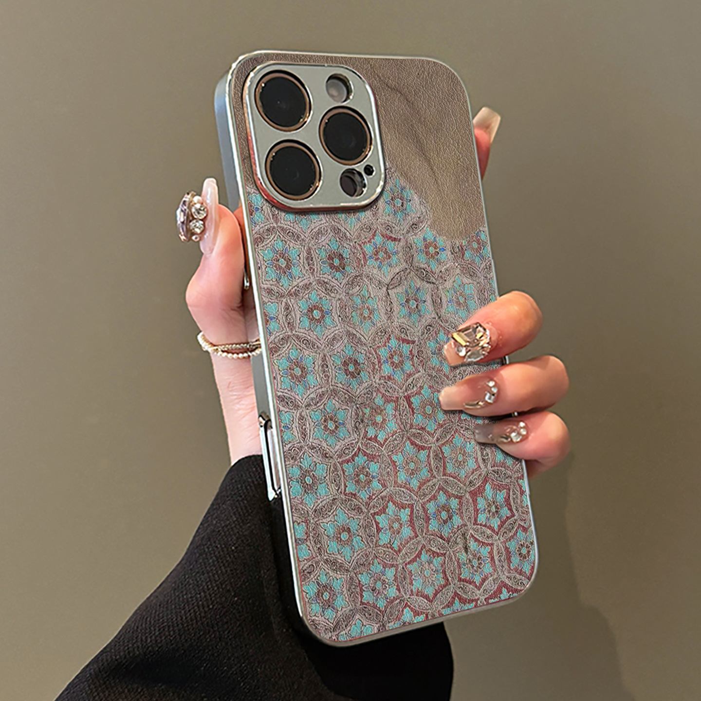 Patrón retro para Apple 16 Promax temperamento estético de moda femenina caso de teléfono iPhone 15 chapado