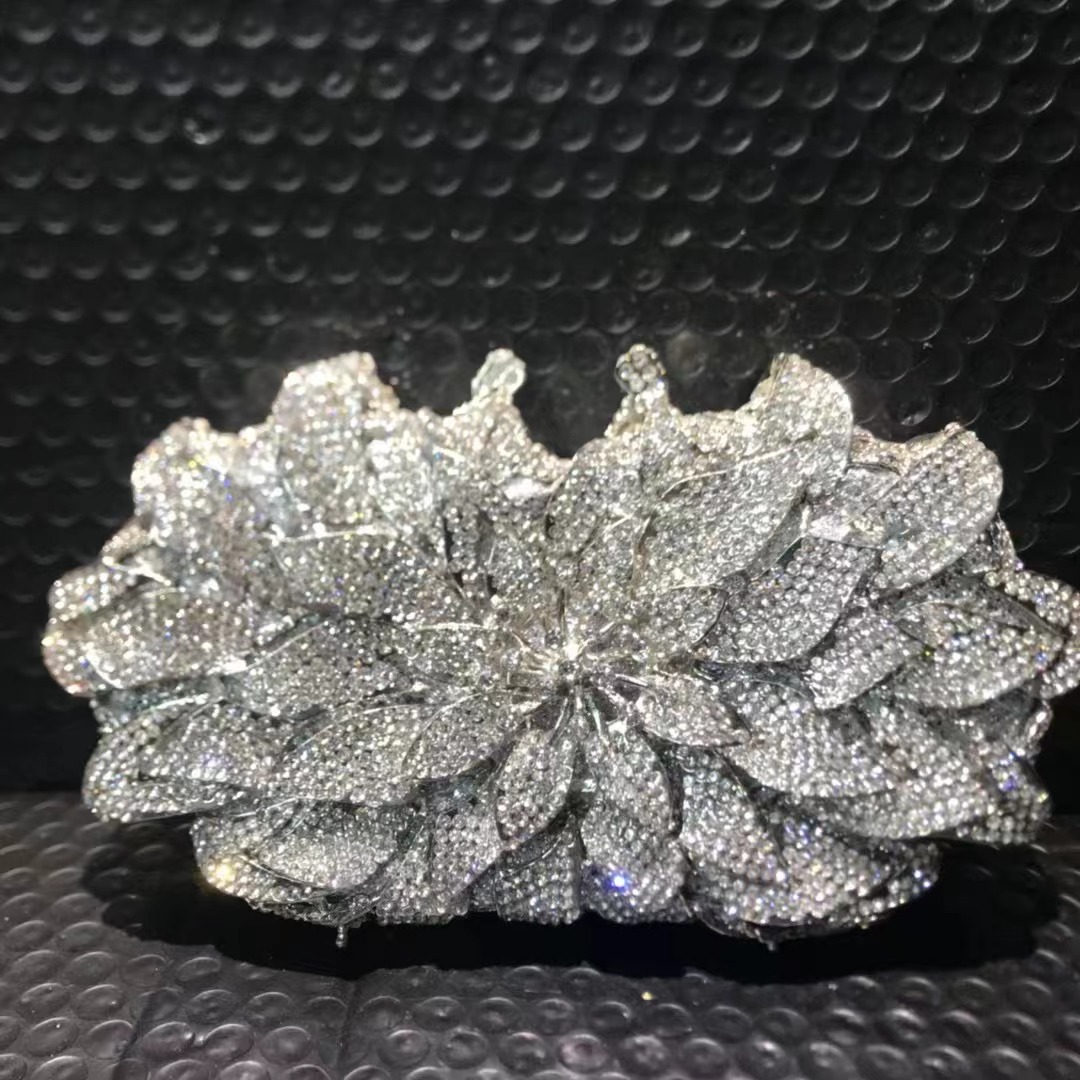 AliExpress bolsas de diamantes de agua de metal hueco bolsas de cena de diamantes vestidos de banquete de damas bolsas de mano de diamantes