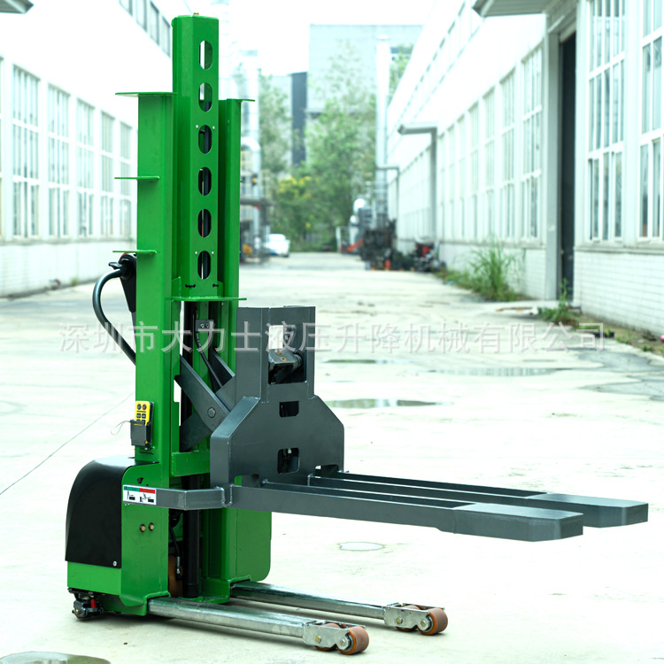 便携式电动叉车1吨全电动随车堆高车 自动爬登高车上下卸货搬运车