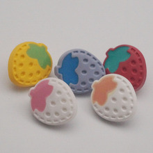厂家批发塑料彩色草莓钮扣DIY可爱材料儿童高脚手缝扣跨境速卖通