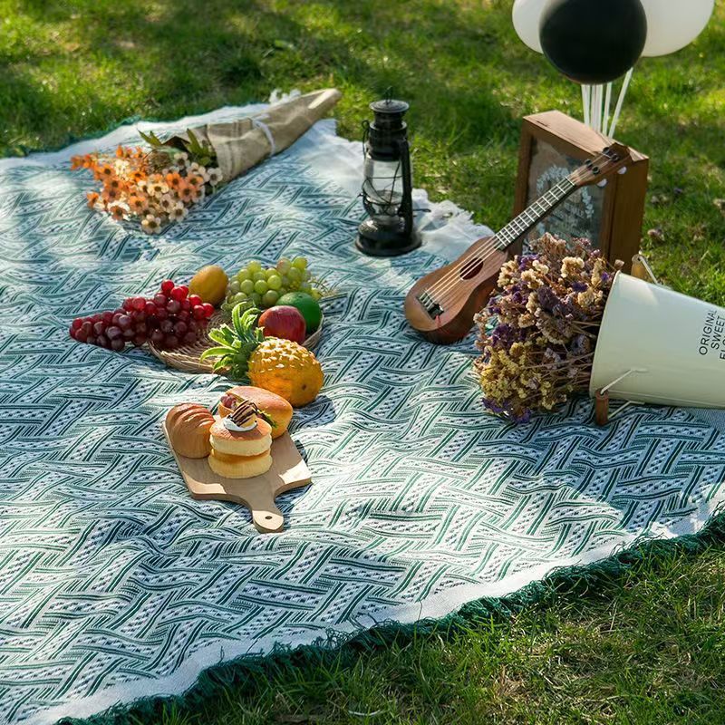 흰색과 녹색 T 그리드