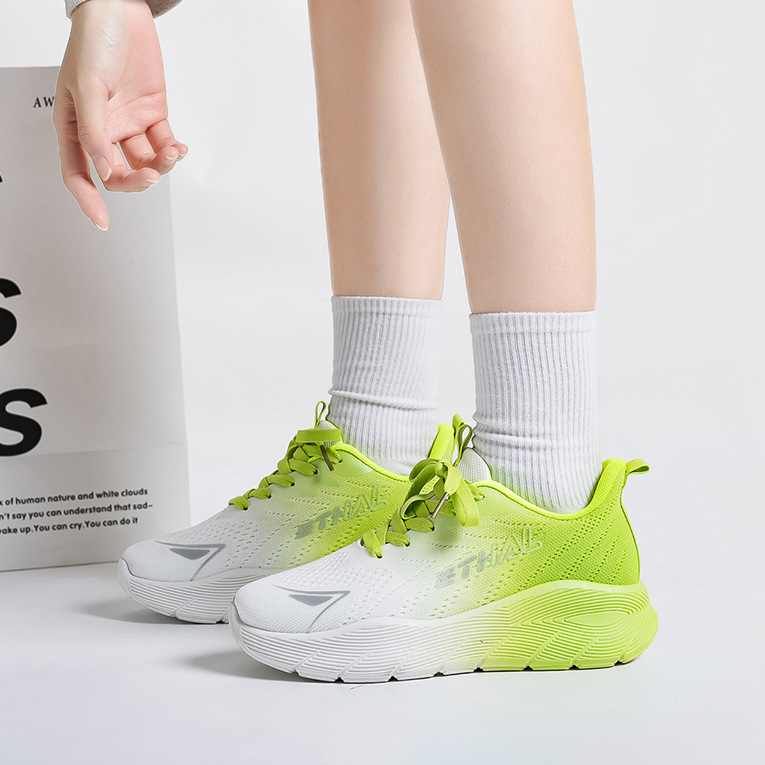 Nuevos zapatos deportivos pareja de zapatos de carreras para mujeres con suela gruesa transpirable zapatos de tejido para jóvenes zapatos casuales F8870 mujeres