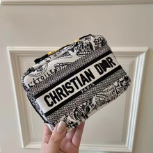 D家系列新款巴黎地图 刺绣化妆包老花帆布收纳包.出差必备它轻奢