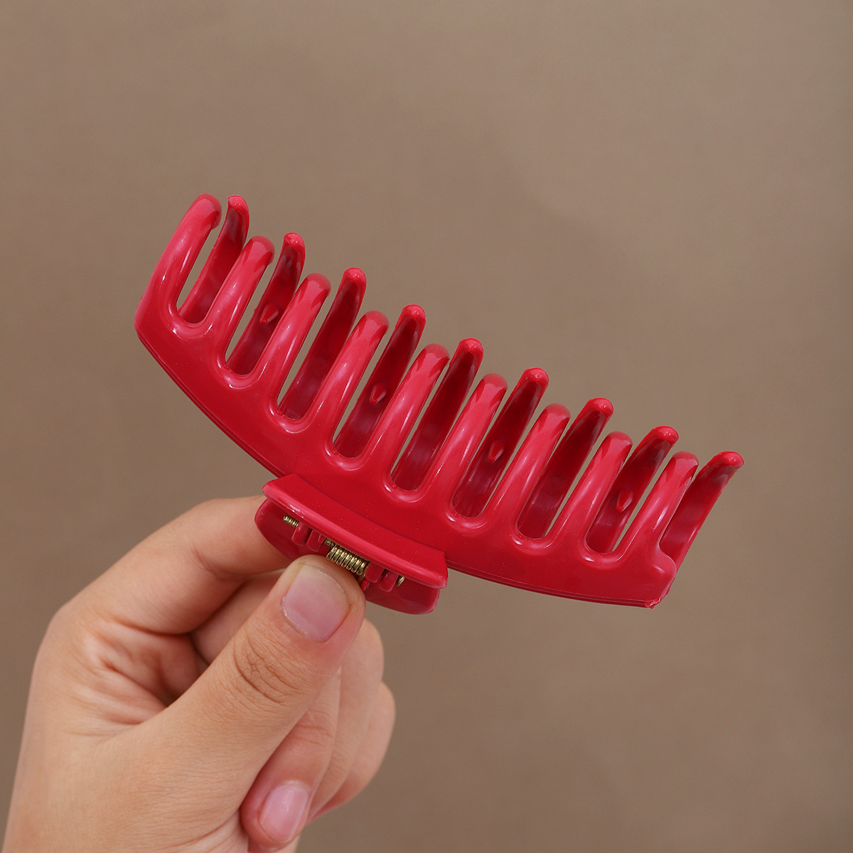 Clips de agarre triangular de silicona suave para mujeres con menos cabello 2025 nuevo clip de cabello de alta calidad detrás de la cabeza, clips de tiburón para el cabello
