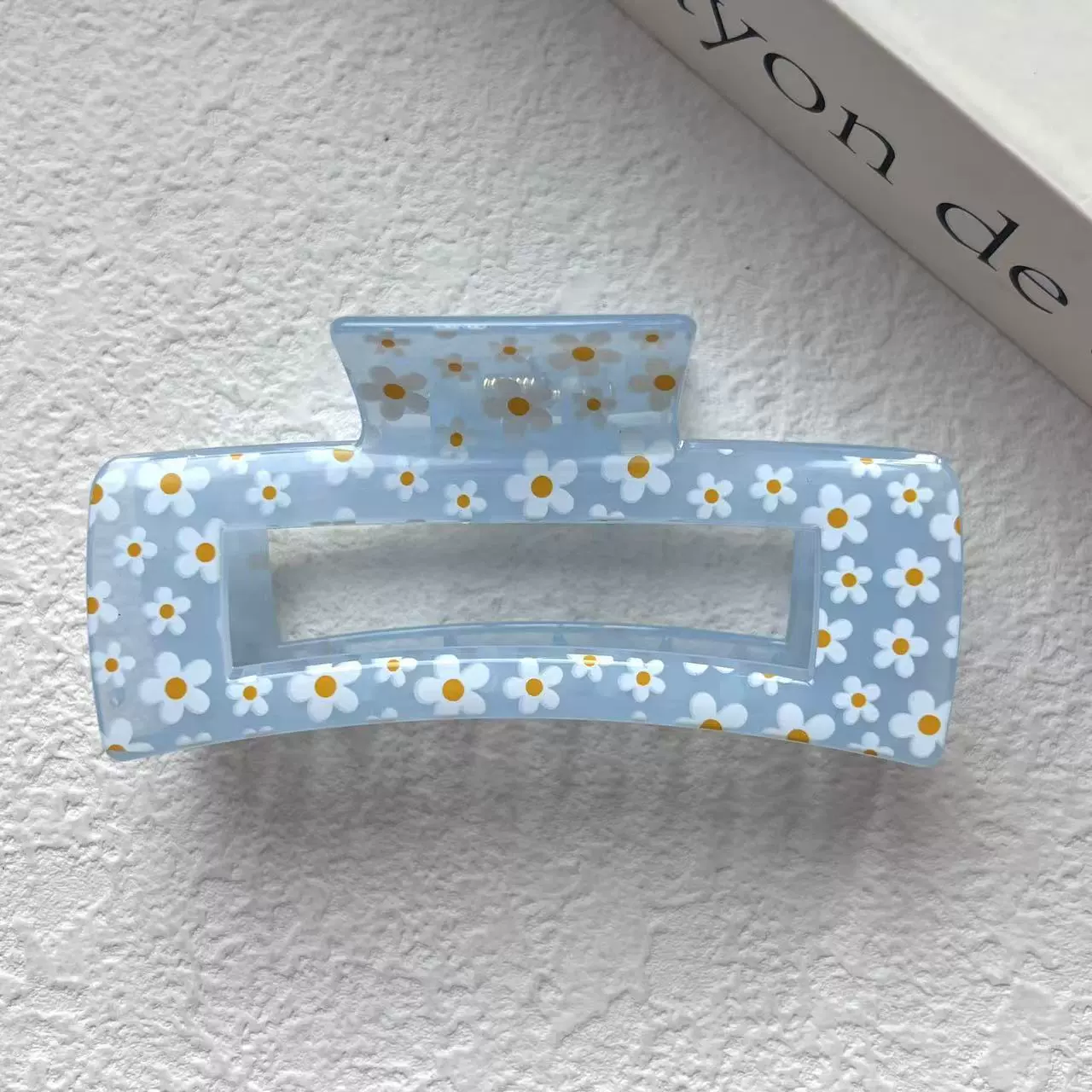 Краб‑заколка с ромашками, квадратный «шарк», 10,5×5×4,5 см, лёгкая