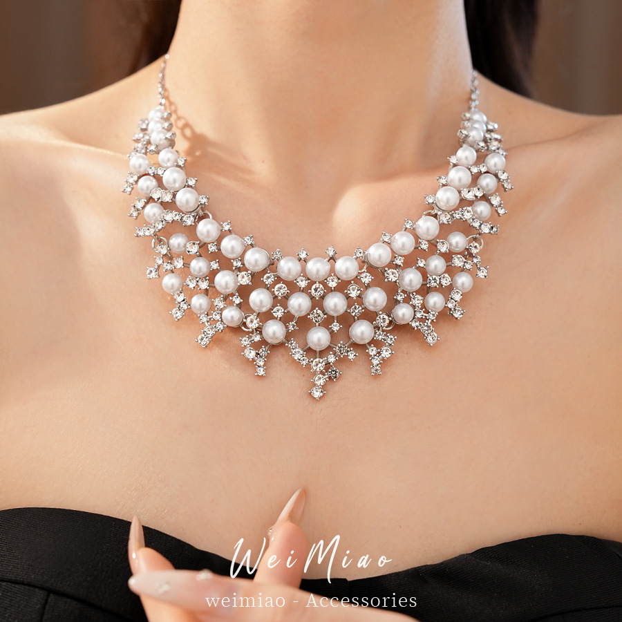 Collar de perlas de diamante hueco perlas de lujo ligero nicho cerradura palacio estilo exquisito conjunto de joyas de moda al por mayor image 5