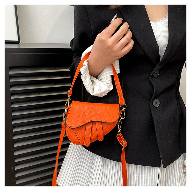 Kleines Nischendesign für Frauen 2024 neuer Sommer minimalistischer Crossbody, einzelne Schulter, Unterarmtasche, modische Textur_voghion.com