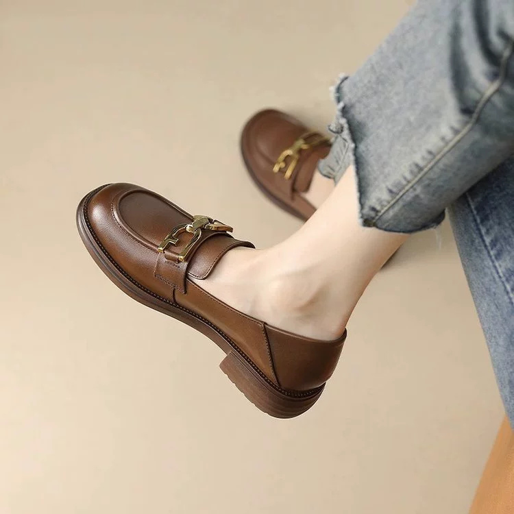 Новинка 2024 года, лоферы без шнуровки, кожаные туфли на плоской подошве в британском стиле, повседневная универсальная обувь для мам, весенне-осенняя Однослойная обувь для женщин