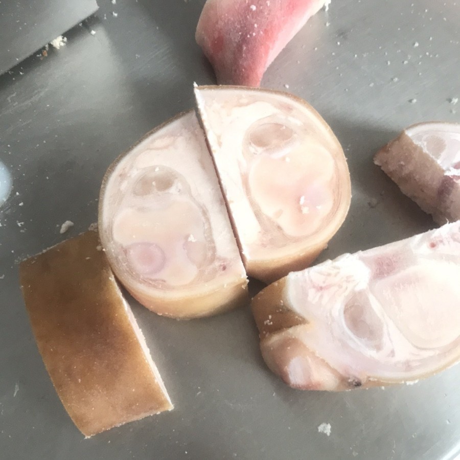 牛蹄切块牛脚块黄牛蹄子冷冻带骨火烧去毛牛蹄掌蹄花生鲜食材批发