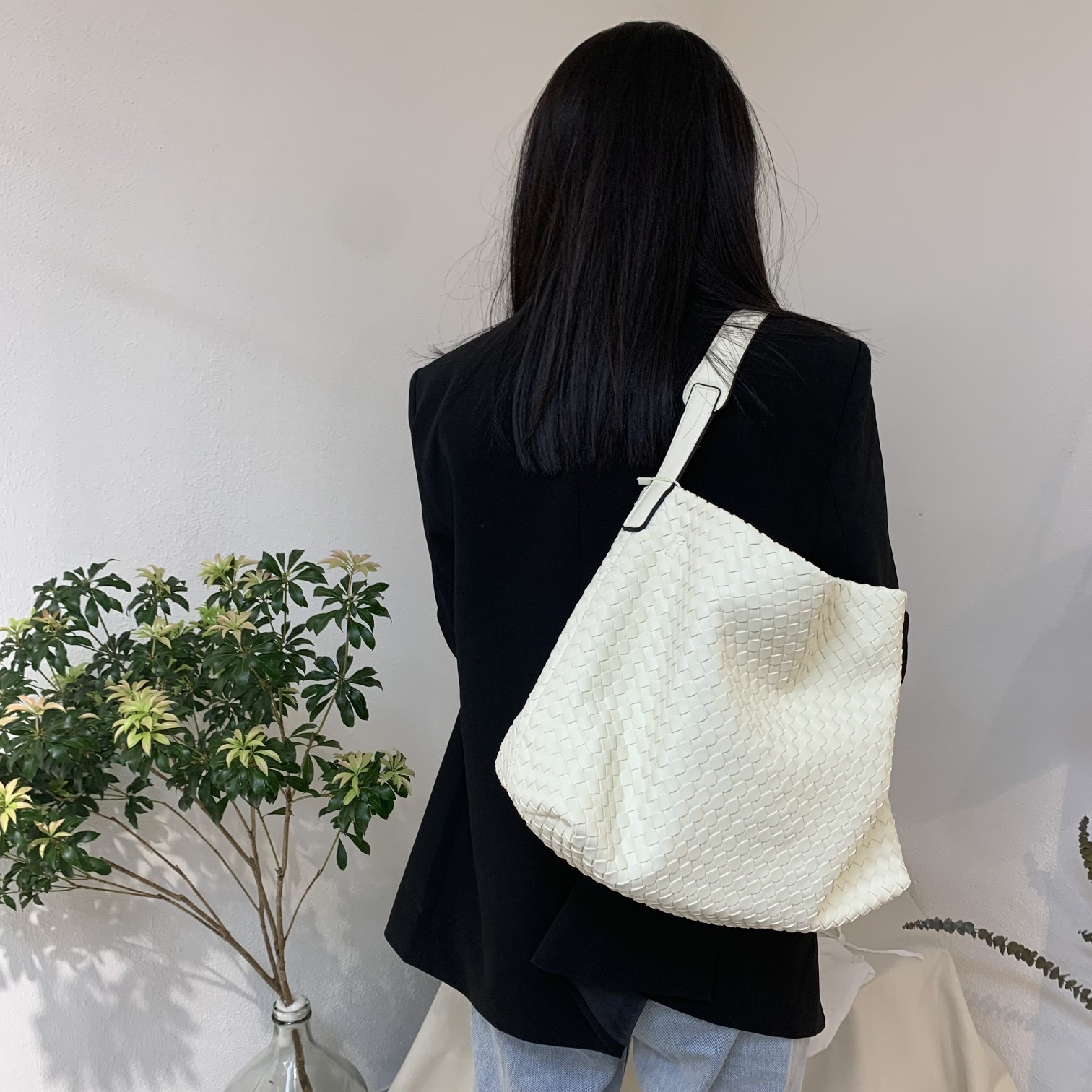 675g Weight Pu Leather Lining Material Weave Fashion Element Hook Loop Closure Type Double Shoulder Straps Strap Type Shoulder Bag Bags Type Daily, Street, Shopping Occasion Pu Leather Material Solid Color Pattern All Seasons Season Women's Gender Vintage Style, Streetwear Style Bucket Shape Large Size Women's Large Pu Leather Solid Color Vintage Style Streetwear Weave Bucket Hook Loop Shoulder Bag 5