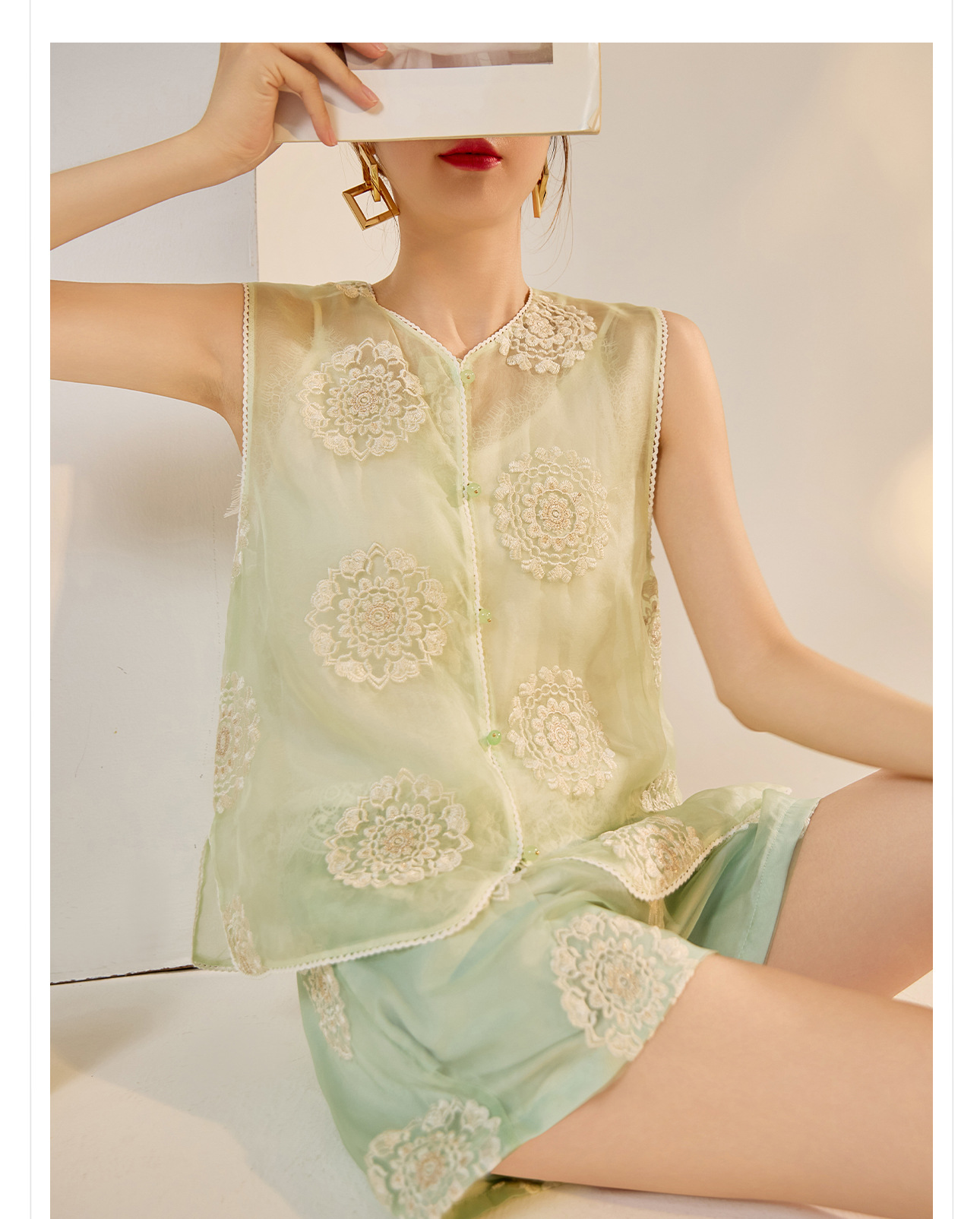 Bộ ba món áo khoác, áo vest và quần short lụa thêu sequin cao cấp kiểu Trung Quốc mới N3042 — Quần short xanh lục nhạt, Áo khoác xanh lục nhạt, Gi lê xanh lục nhạt chi tiết 15