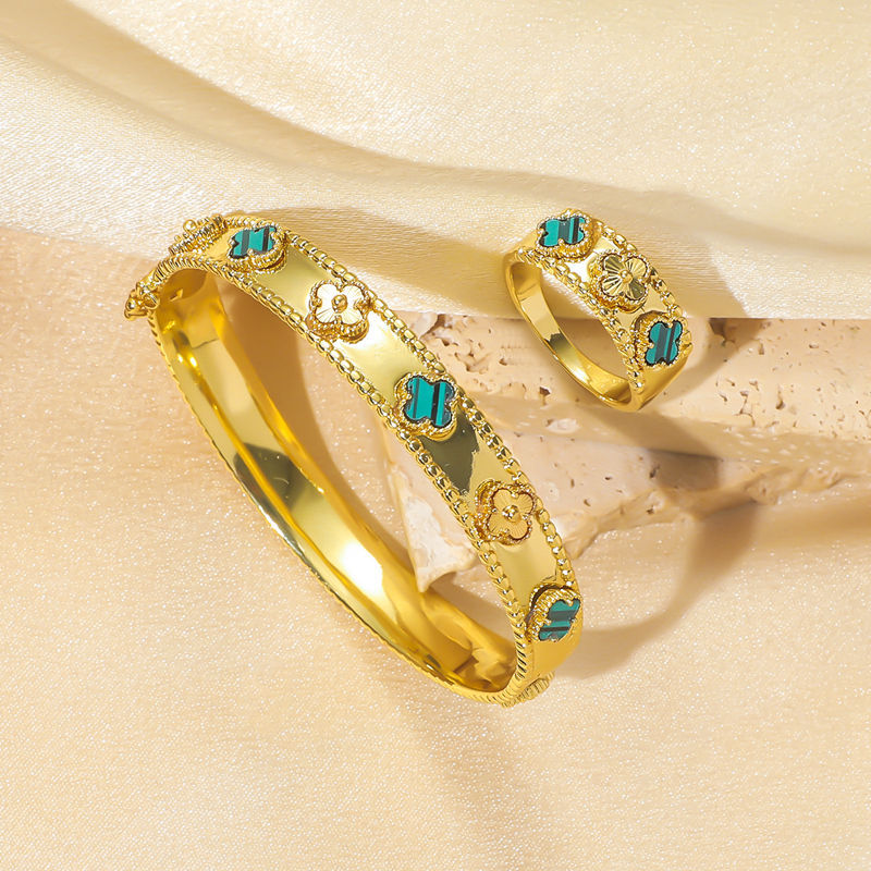 Set di braccialetti con anello a trifoglio retrò popolare, set di braccialetti con anello di design di lusso leggero e di nicchia per le donne_voghion.com