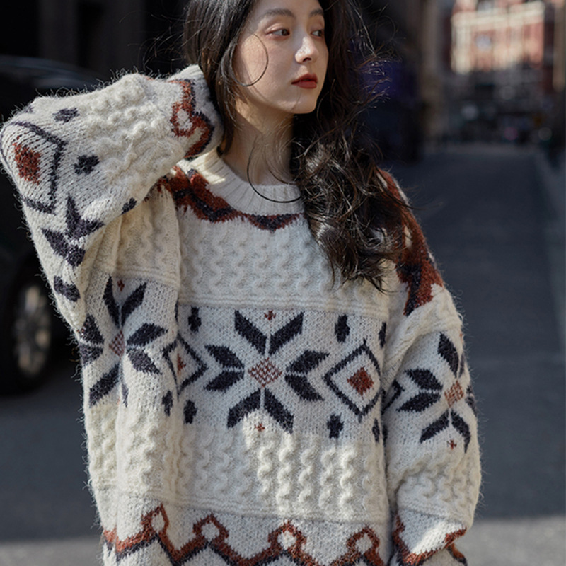 Autumn and Winter new white soft glutinous gentle small thickened top fairisland design sense niche sweater for women Autumn and Winter new white soft glutinous gentle small thickened top fairisland design sense niche sweater for women