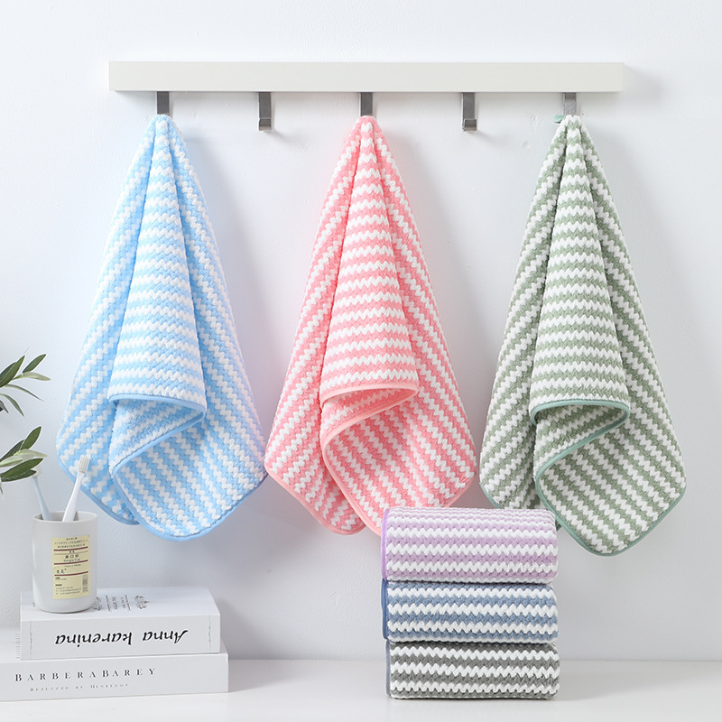 Yang polyester pineapple Plaid warp knitted coral fleece towel face towel household soft absorbent gift towel hand gift wholesale Yang polyester pineapple Plaid warp knitted coral fleece towel face towel household soft absorbent gift towel hand gift wholesale