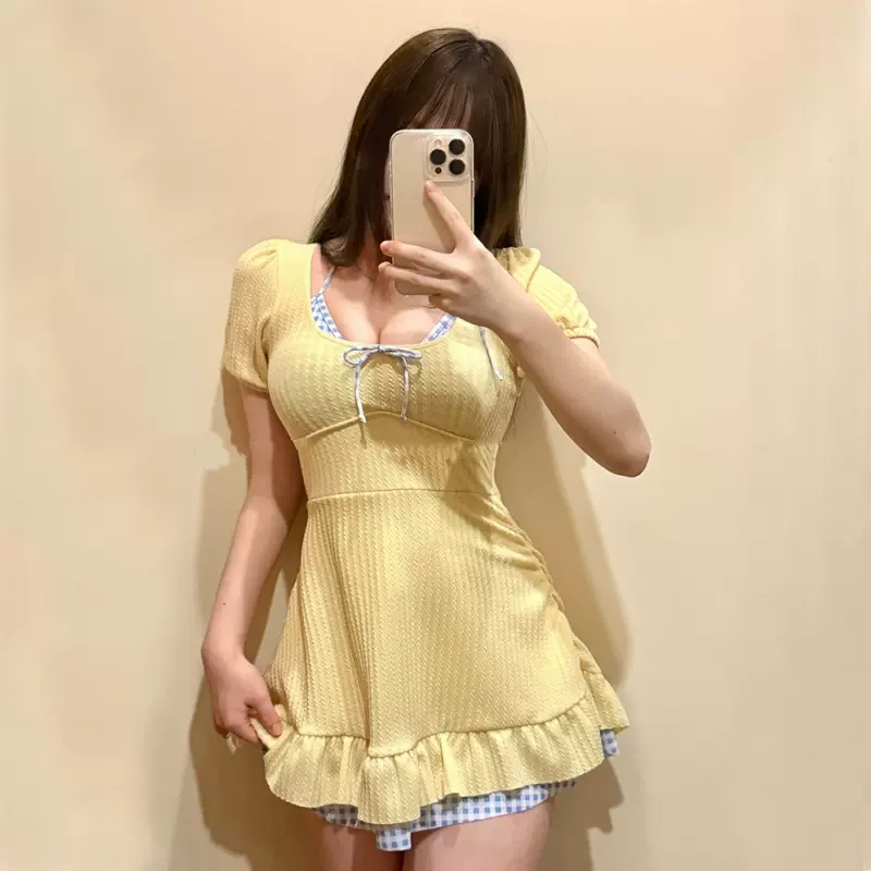 2026新款泳衣女连体裙式保守学生可爱大码微胖mm遮肚显瘦泳衣