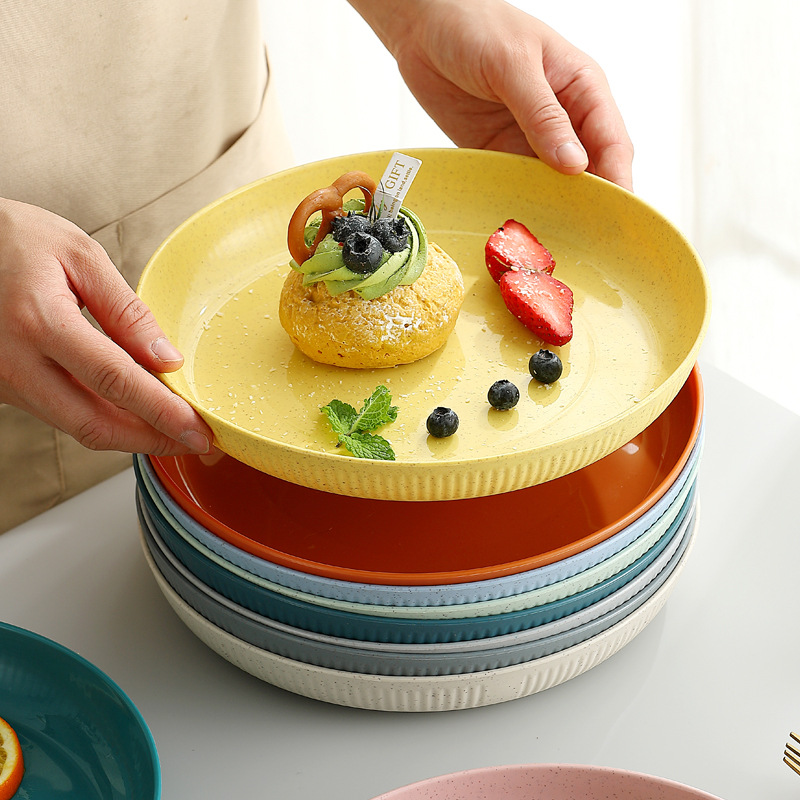 跨境小麥秸稈豎紋盤家用圓形菜盤23cm塑料大盤子北歐風沙拉盤