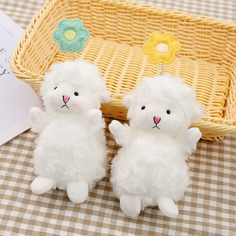 دمية جديدة Little Sheep Keychain ، طالب إبداعي لطيف دمية قطيفة ، سلسلة مفاتيح معلقة ، حقيبة نسائية display picture 3