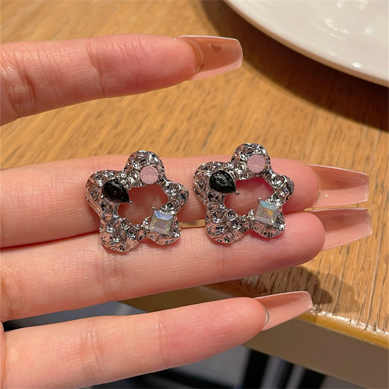 2023年新款甜酷金屬花朵耳釘女925銀針小眾設計鑲鑽高級感耳夾ins