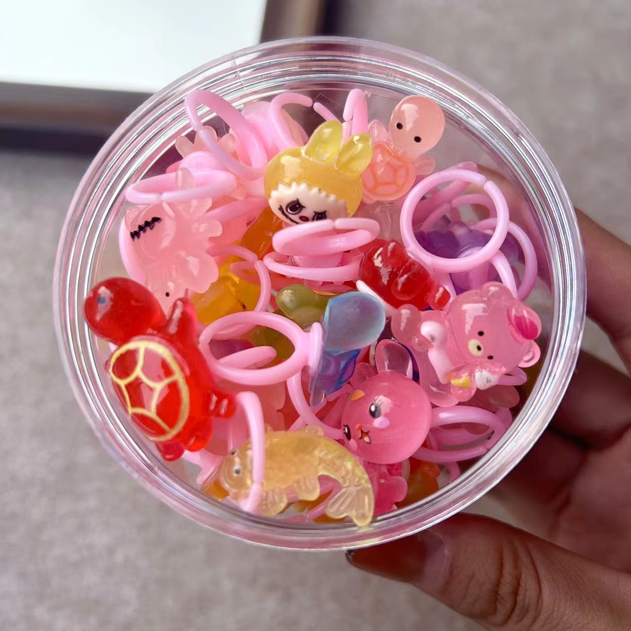 Anillo de apertura de luz nocturna para niños niñas regalos de cumpleaños sexta juguete de bebé anillo de princesa de plástico al por mayor