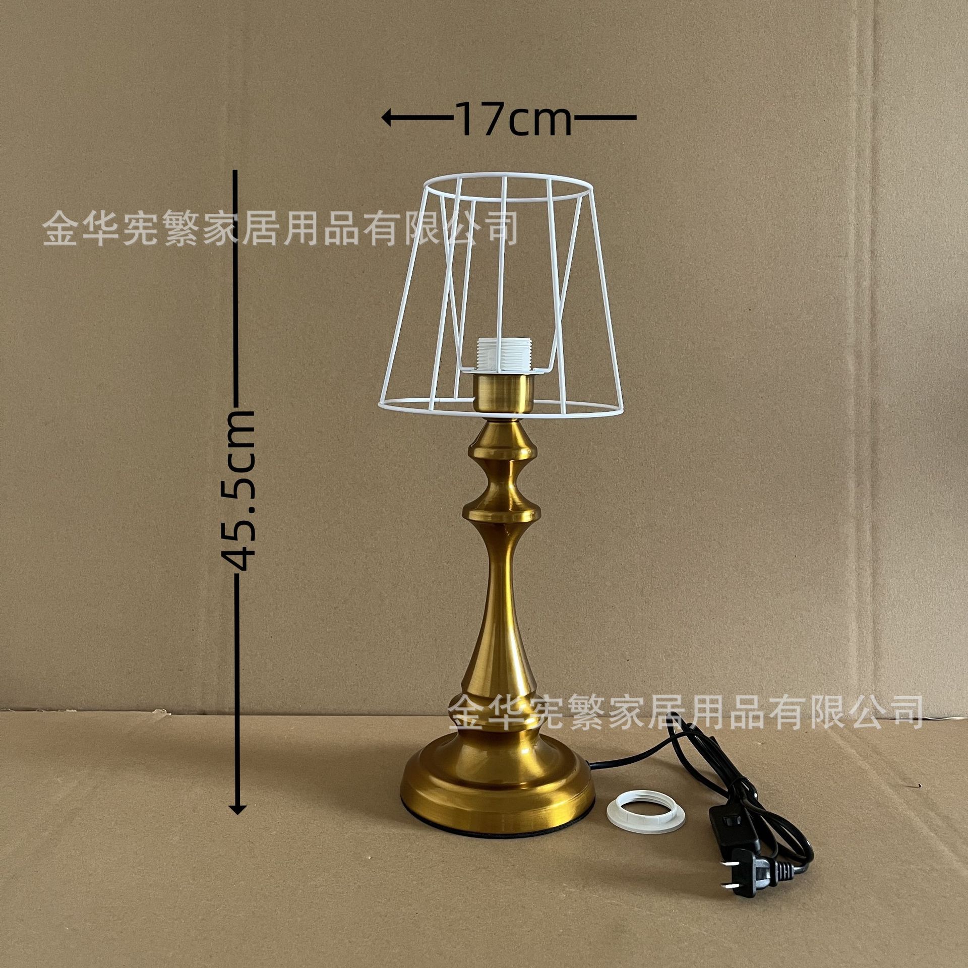 Xiaohongshu recomienda la combinación de marco de hierro con base de metal grande de cobre antiguo dorado E27 con lámpara de mesa retro casera de bricolaje