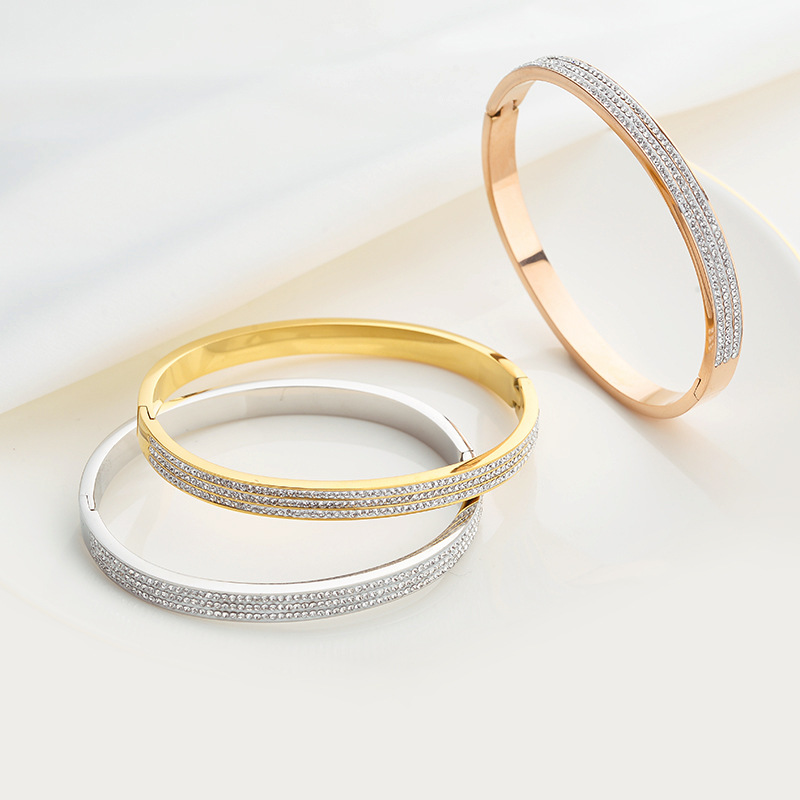 Brazalete de diamantes de acero de titanio femenino no se desvanece, personalidad de pulsera de estrella universal de moda coreana.
